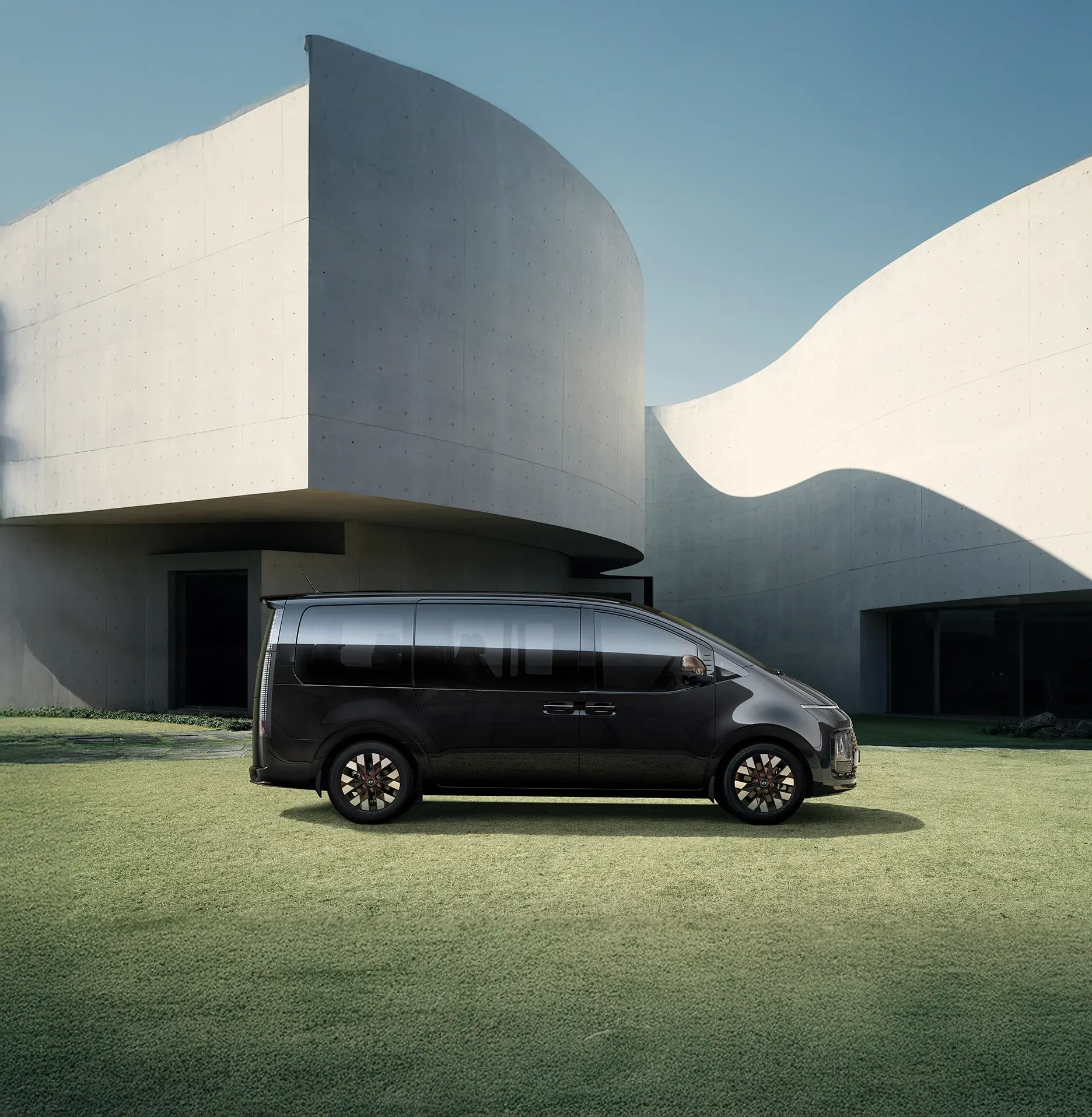 One Curve. A Futuristic Presence