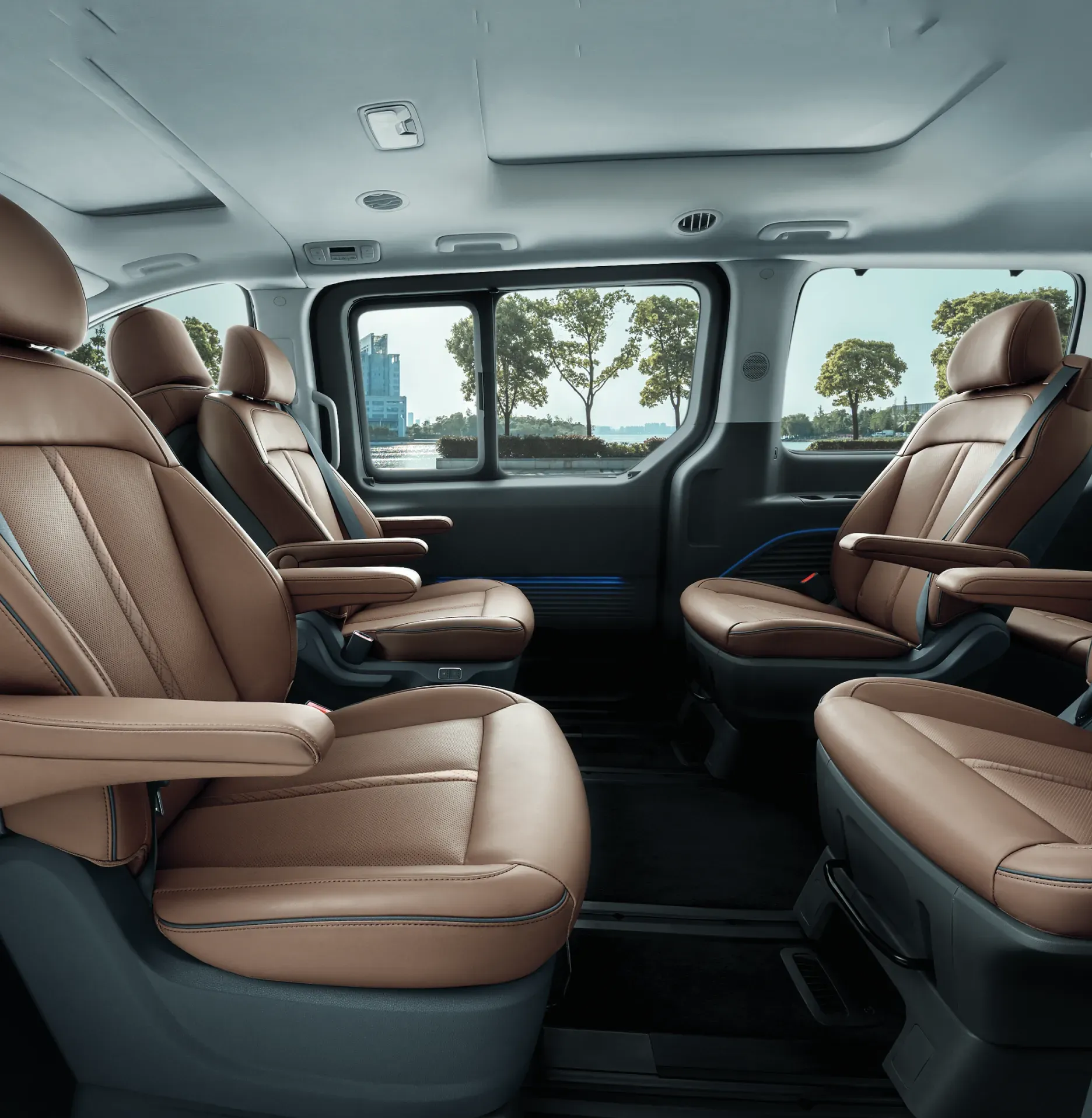 Swiveling Independent Seats