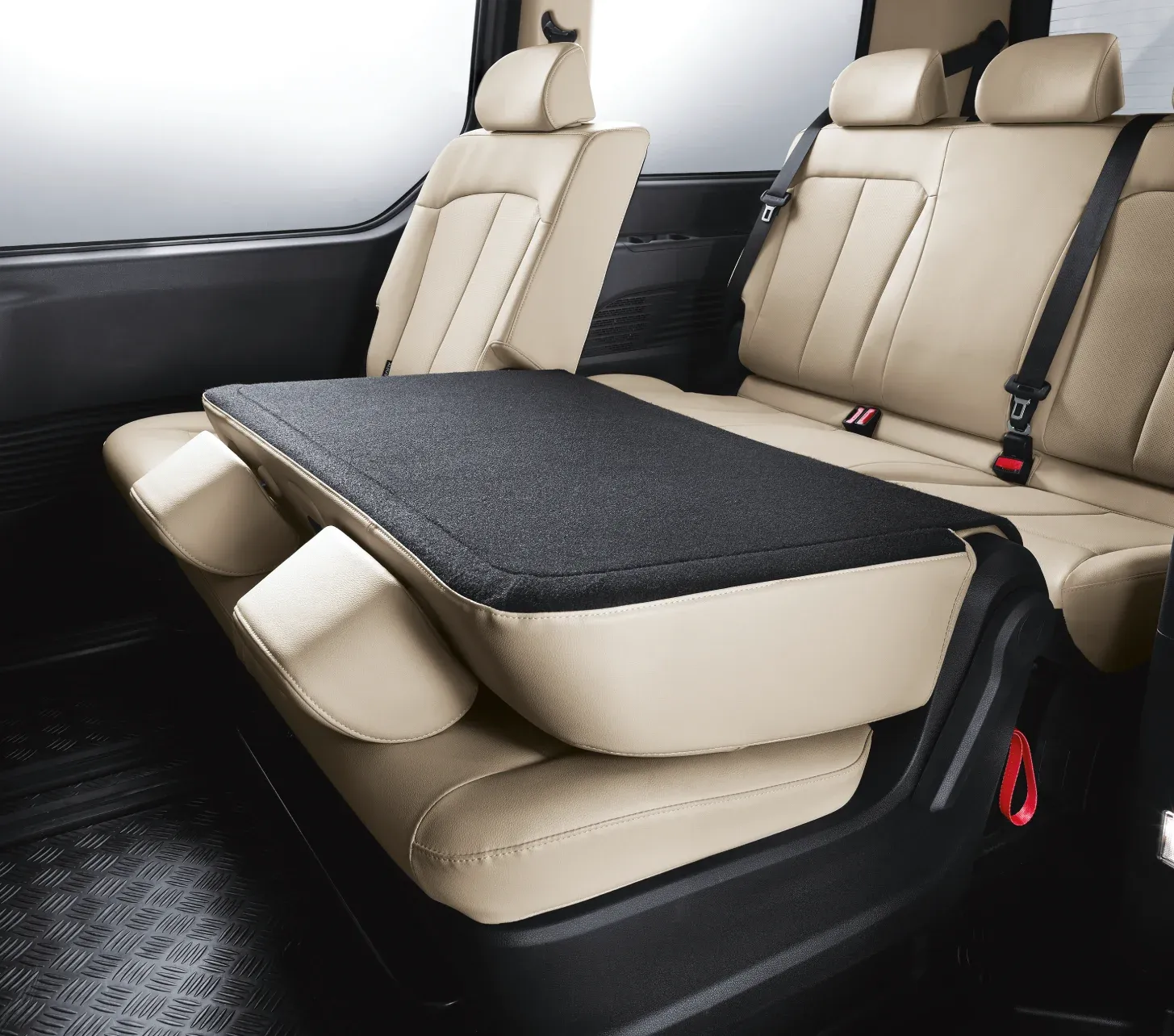 مقاعد قابلة للطي الكامل (11 راكب فقط)