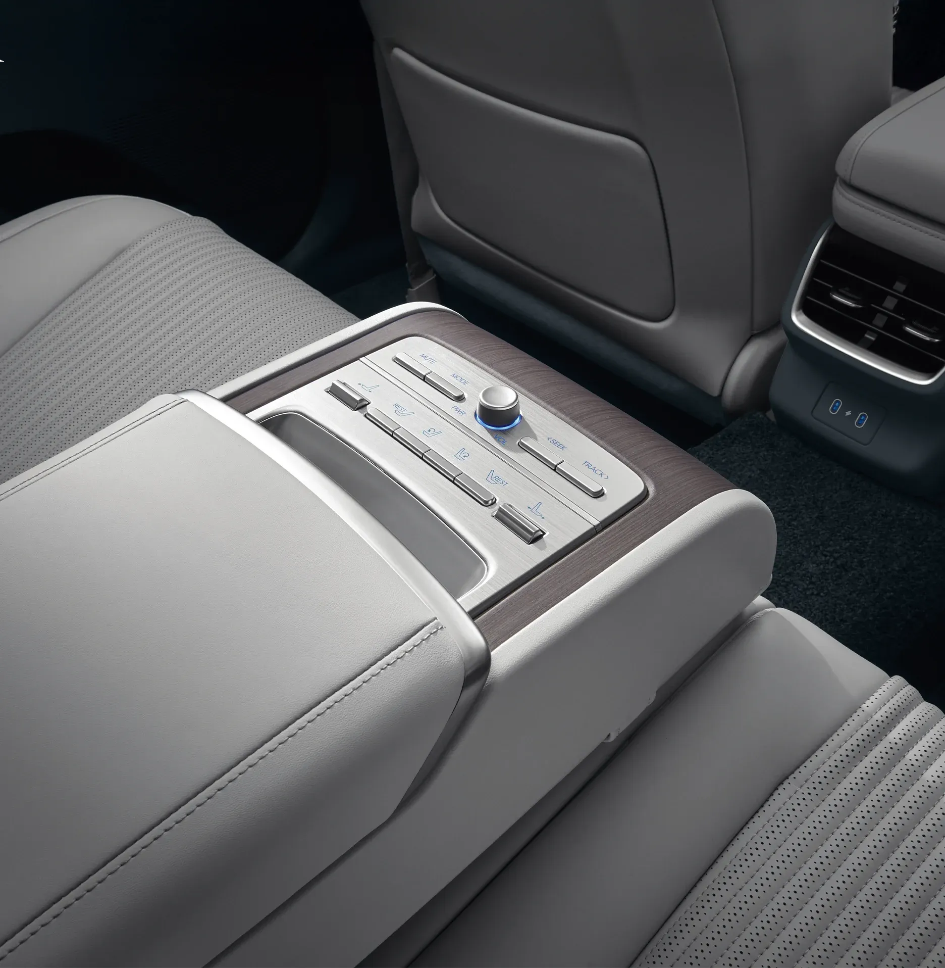 Rear Reclining & Ventilation